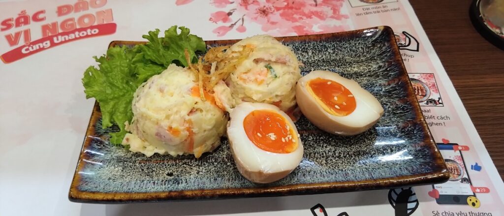 【ベトナム日本食】ハノイでうなぎ 名代 宇奈とと キンマー店　味玉＋ポテトサラダ