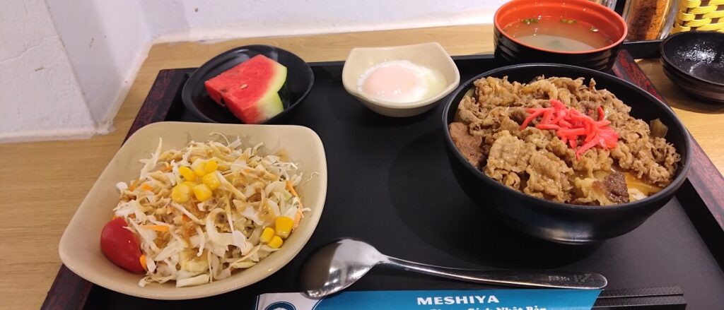 【ベトナム日本食】ハノイで牛丼♪ コスパ最高のMeshiya　牛丼セット