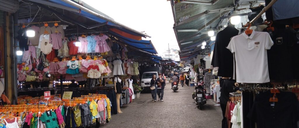 【ベトナム】ハノイ観光の穴場！学生市場でショッピング　市場内