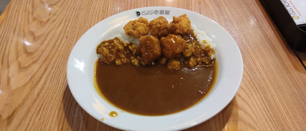 日本でおなじみのカレー屋さん、ココ壱番屋がハノイにできた♪　フライドチキンカレー