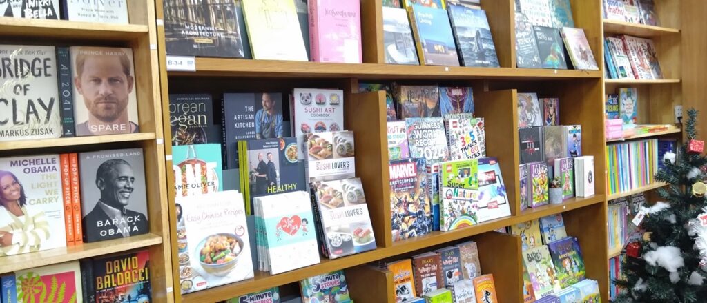 【ハノイ観光】日本語の本が買える本屋さん お土産にも おすすめ　英語の本