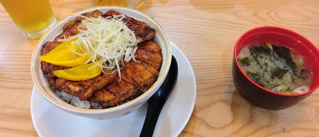 【ハノイグルメ】ラーメン＆豚丼 大山のサービスがすごい　豚丼