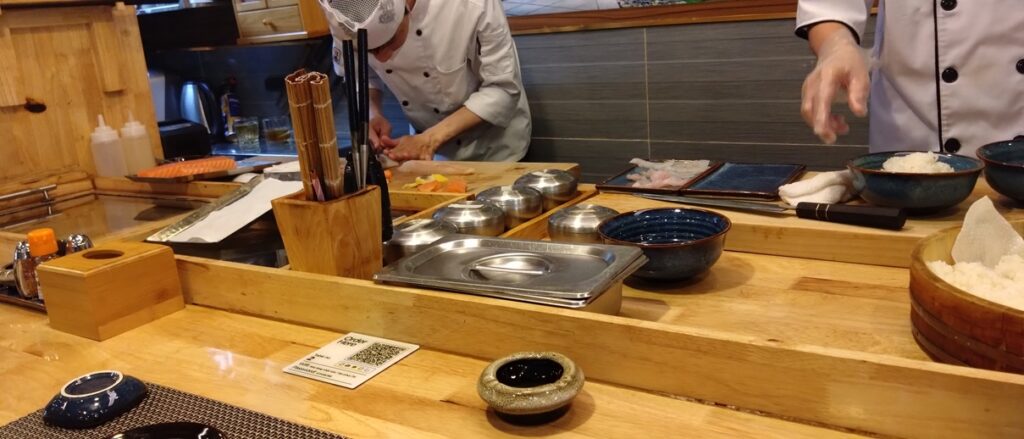 【ハノイで日本食】お値段お手頃&会食にもどうぞ まんぷく亭