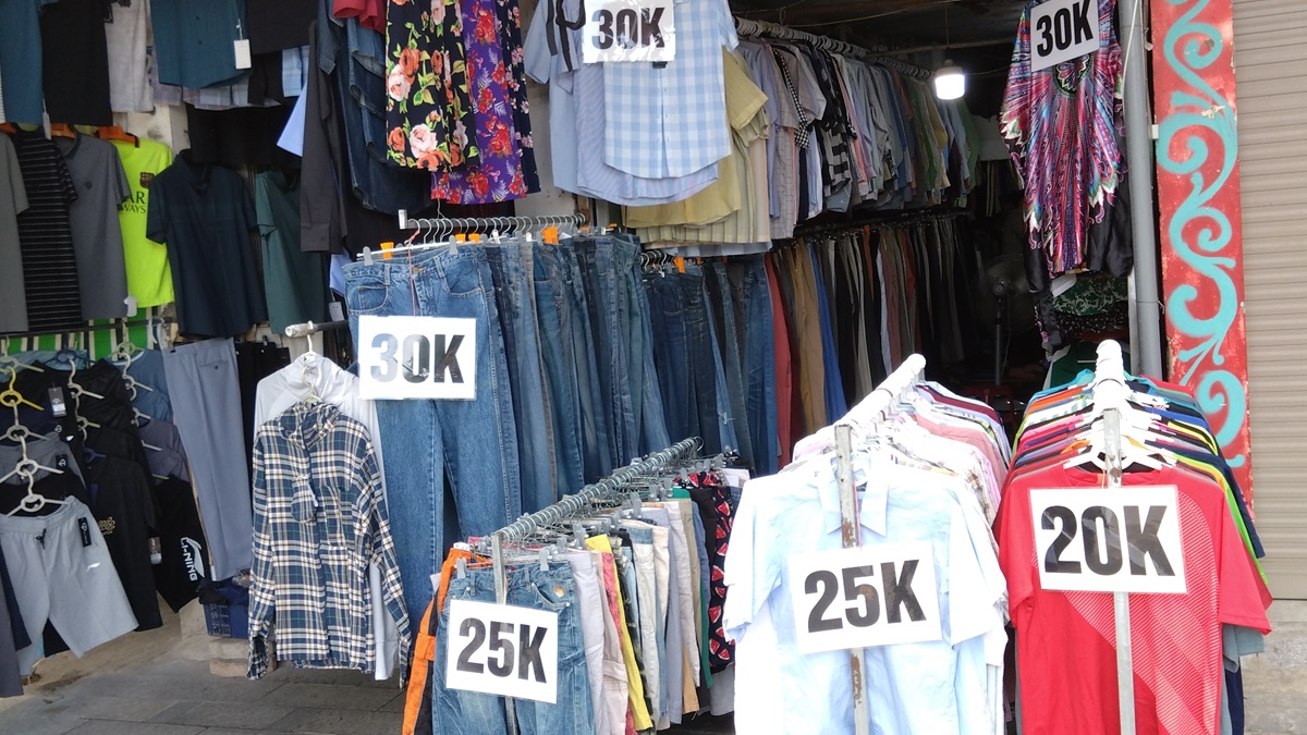 【ハノイでお買い物】服がとにかく安い 20Kって！ウソでしょ？